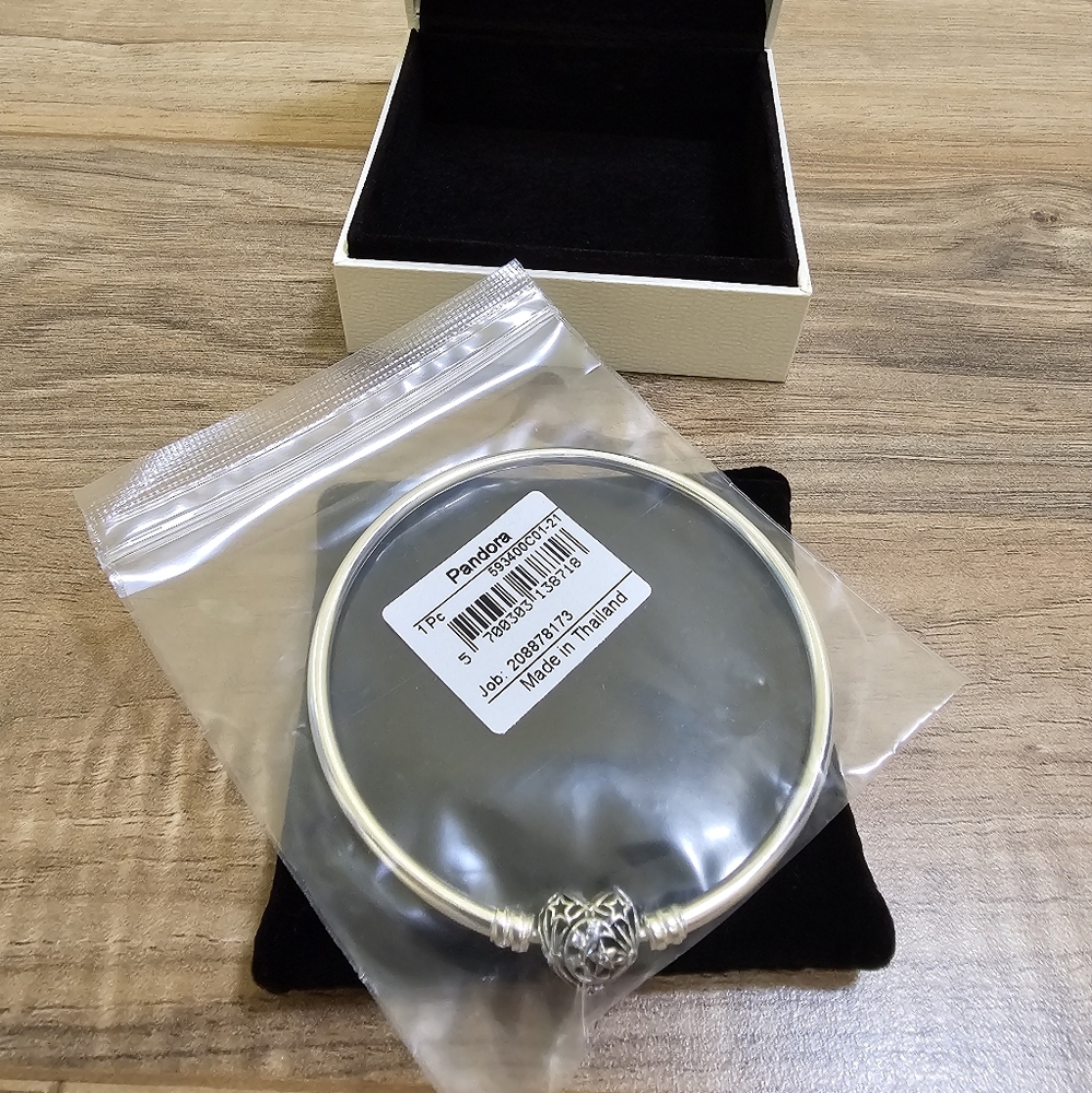 New Pandora Celestial Heart Clasp Bangle - Picture 5 of 11